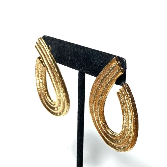 GIVENCHY Textured Gold Tone Post Pierced Earrings 80's French Couture - Picture 10 of 12
